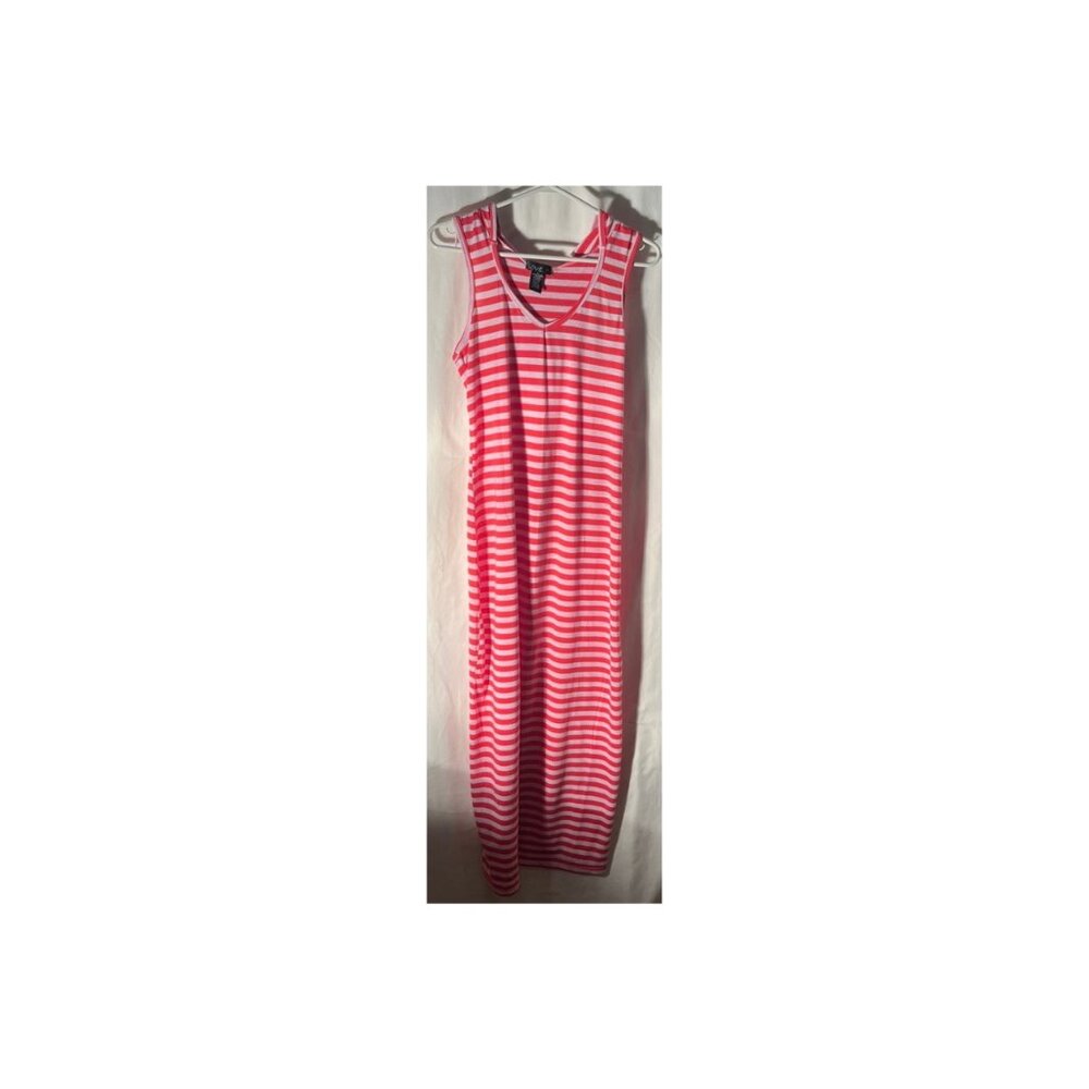 Woman Flattering V-neckline Dress